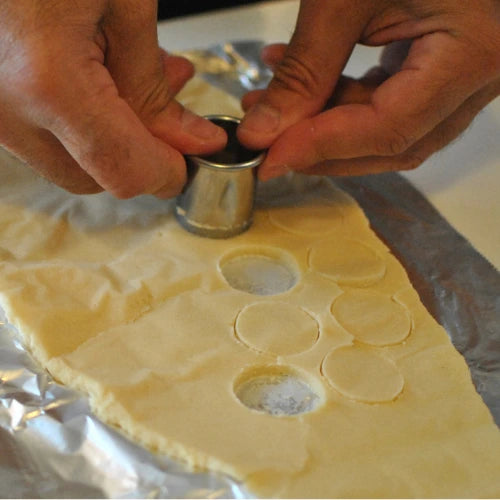 Chouquettes sans gluten de sansgluglu, box de pâtisserie sans gluten avec perles de sucre.